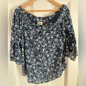 VERSE of the shoulder, long sleeve navy floral blouse